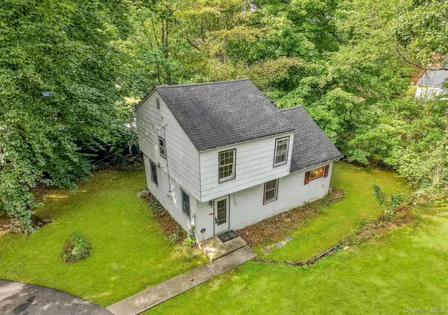 Photo 3 of Sale Pending at 16 Cottage Ave, Clarkstown, NY 10954 | MLS# 1051097 | Listing updated on 2026-10-08