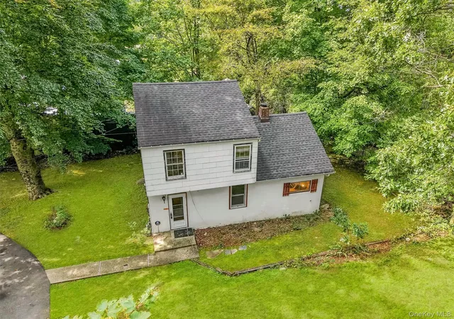 Photo 3 of Sale Pending at 16 Cottage Ave, Clarkstown, NY 10954 | MLS# 1051097 | Listing updated on 2026-10-08