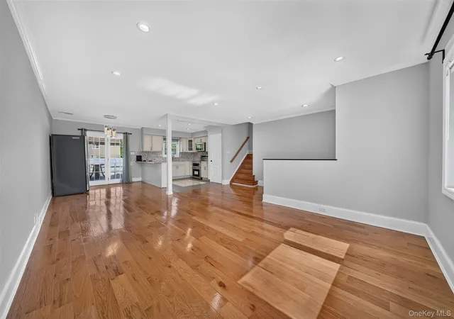 Photo 3 of Single family home for sale at 11 Lincrest St, Oyster Bay, NY 11791 | MLS# 1051121 | Listing updated on 2026-10-05