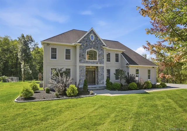 Photo 1 of Single family home for sale at 17 Meadow Crst Dr, Putnam Valley, NY 10541 | MLS# 1051129 | Listing updated on 2026-10-07
