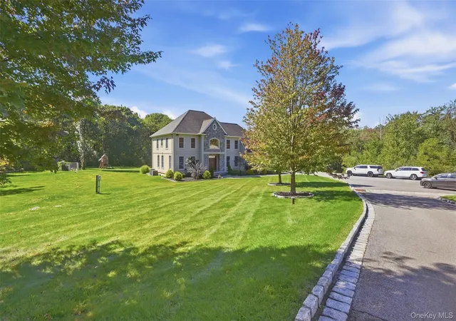 Photo 3 of Single family home for sale at 17 Meadow Crst Dr, Putnam Valley, NY 10541 | MLS# 1051129 | Listing updated on 2026-10-07
