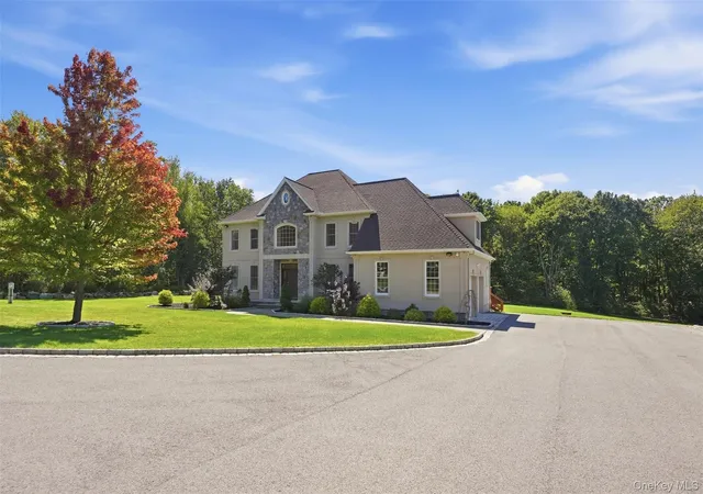 Photo 3 of Single family home for sale at 17 Meadow Crst Dr, Putnam Valley, NY 10541 | MLS# 1051129 | Listing updated on 2026-10-07