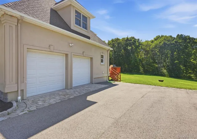 Photo 4 of Single family home for sale at 17 Meadow Crst Dr, Putnam Valley, NY 10541 | MLS# 1051129 | Listing updated on 2026-10-07