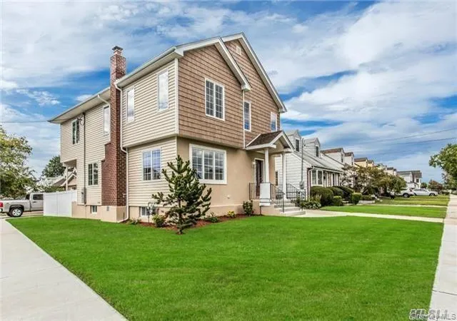 Photo 1 of Single family home for sale at 199 Royal Ave, North Hempstead, NY 11501 | MLS# 1051130 | Listing updated on 2026-09-16