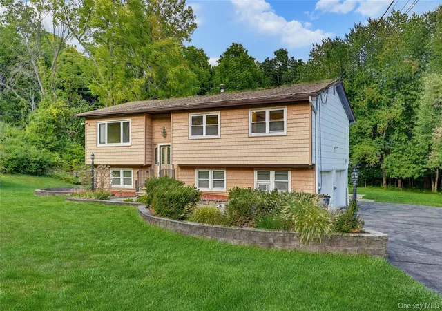 Photo 3 of Single family home for sale at 70 Bayberry Dr, Monroe, NY 10950 | MLS# 1051134 | Listing updated on 2026-10-07