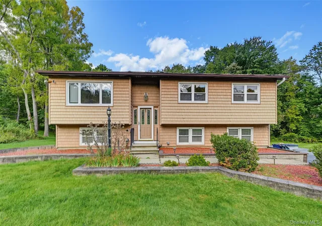 Photo 4 of Single family home for sale at 70 Bayberry Dr, Monroe, NY 10950 | MLS# 1051134 | Listing updated on 2026-10-07