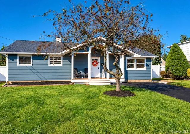 Photo 1 of Single family home for sale at 6 Evy Ct, Islip, NY 11782 | MLS# 1051145 | Listing updated on 2026-09-30