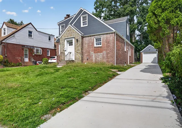 Photo 1 of Single family home for sale at 33 Carol St, Hempstead, NY 11552 | MLS# 1051153 | Listing updated on 2026-09-16