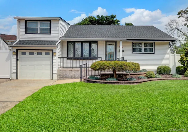 Single family home for sale at 148 S Dean St, Oyster Bay, NY 11801 | MLS# 1051156