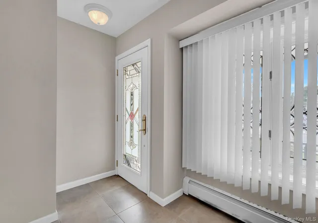 Photo 4 of Single family home for sale at 148 S Dean St, Oyster Bay, NY 11801 | MLS# 1051156 | Listing updated on 2026-09-19