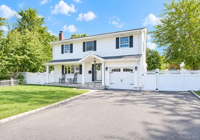 Photo 2 of Sale Pending at 37 Gaymor Ln, Smithtown, NY 11725 | MLS# 1051164 | Listing updated on 2026-09-25