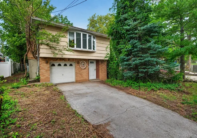 Photo 2 of Single family home for sale at 956 Annadale Rd, New York, NY 10312 | MLS# 1051168 | Listing updated on 2026-10-01