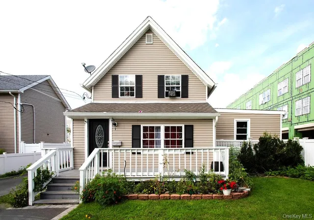 Photo 1 of Single family home for sale at 1 Brightside Ave, Islip, NY 11722 | MLS# 1051183 | Listing updated on 2026-09-17