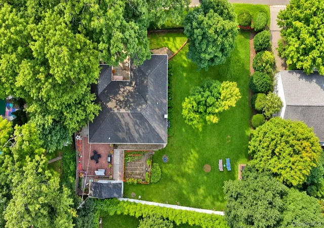 Photo 3 of Single family home for sale at 164 Landing Rd, Glen Cove, NY 11542 | MLS# 1051188 | Listing updated on 2026-09-16