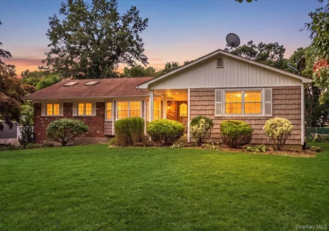 Photo 1 of Single family home for sale at 274 Marlin St, Huntington, NY 11746 | MLS# 1051210 | Listing updated on 2026-10-07