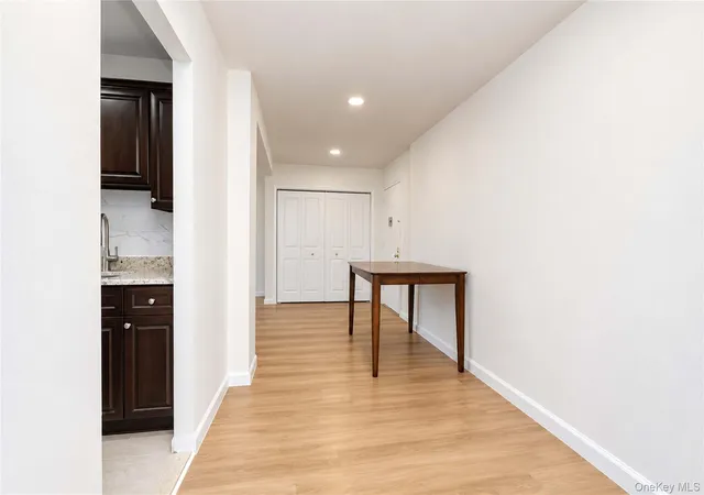 Listing Photo 4 - Condo for sale in building located at 145 Lincoln, New York, NY 10306