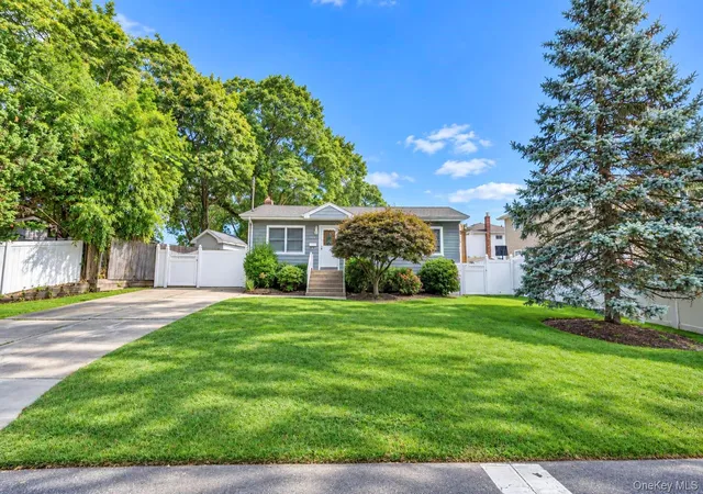 Single family home for sale at 278 Lake Dr, Babylon, NY 11726 | MLS# 1051229