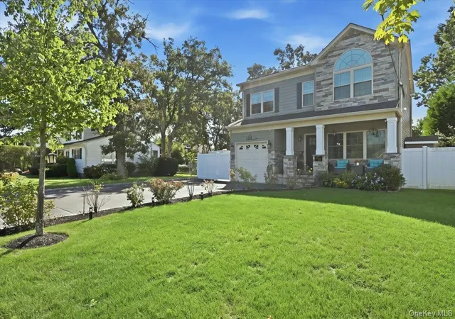 Photo 2 of Single family home for sale at 136 Oak St, Babylon, NY 11729 | MLS# 1051235 | Listing updated on 2026-10-08