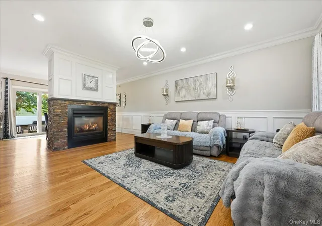 Photo 3 of Single family home for sale at 136 Oak St, Babylon, NY 11729 | MLS# 1051235 | Listing updated on 2026-10-08
