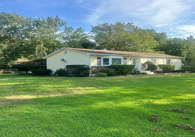 Photo 3 of Single family home for sale at 9 Elizabeth Dr, East Fishkill, NY 12533 | MLS# 1051240 | Listing updated on 2026-10-07