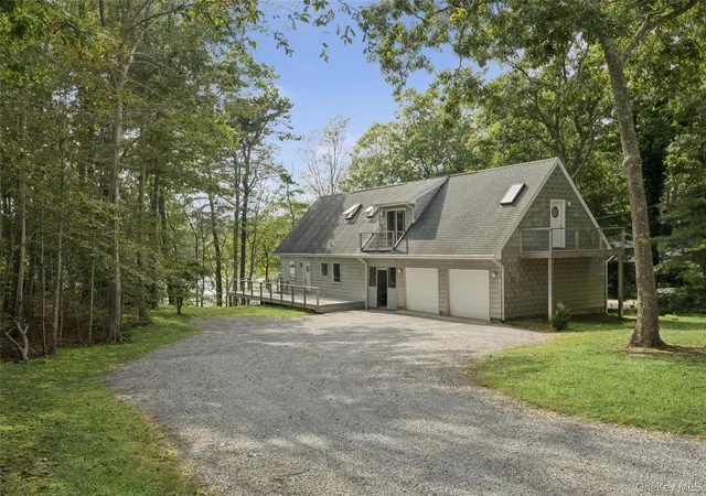 Photo 3 of Single family home for sale at 142 Little Fresh Pond Rd, Southampton, NY 11968 | MLS# 1051253 | Listing updated on 2026-10-07