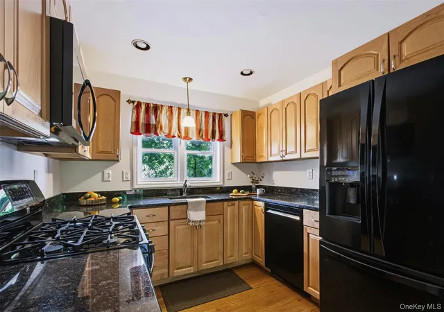 Photo 4 of Single family home for sale at 9 Horns Park Rd, Hyde Park, NY 12538 | MLS# 1051277 | Listing updated on 2026-09-28
