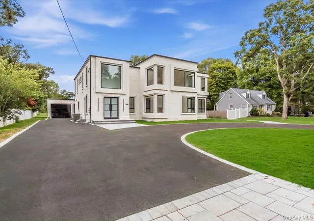 Photo 2 of Mansion for sale at 1080 Westminster Ave, Huntington, NY 11746 | MLS# 1051281 | Listing updated on 2026-10-04