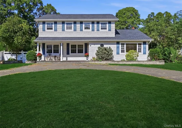 Photo 1 of Single family home for sale at 343 Mohawk Pl, Islip, NY 11741 | MLS# 1051284 | Listing updated on 2026-10-11