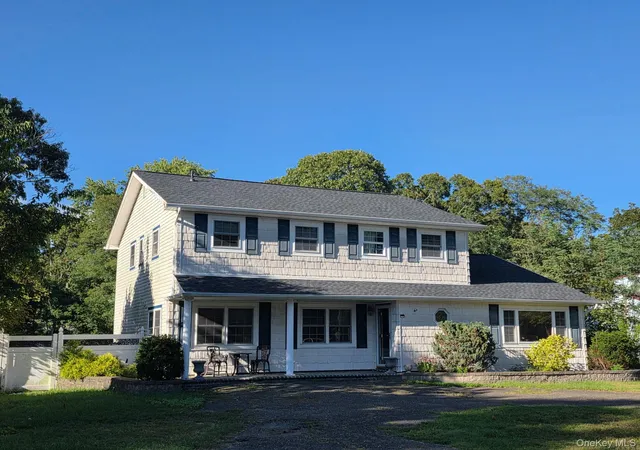 Photo 2 of Single family home for sale at 343 Mohawk Pl, Islip, NY 11741 | MLS# 1051284 | Listing updated on 2026-09-22