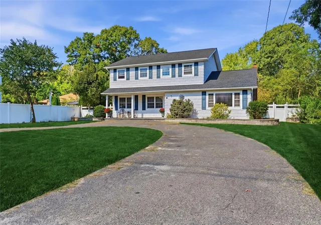 Photo 2 of Single family home for sale at 343 Mohawk Pl, Islip, NY 11741 | MLS# 1051284 | Listing updated on 2026-10-11