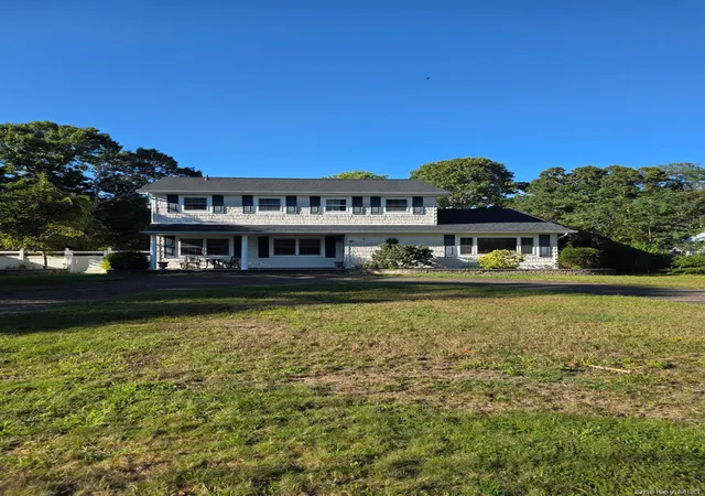 Photo 3 of Single family home for sale at 343 Mohawk Pl, Islip, NY 11741 | MLS# 1051284 | Listing updated on 2026-09-22