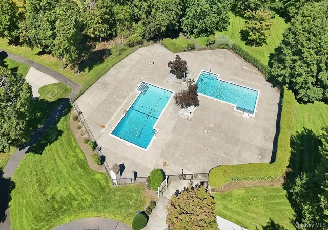 Photo 23 of Condo for sale at 1101 Cabot Ct N, Smithtown, NY 11780 | MLS# 1051285 | Listing updated on 2026-10-07