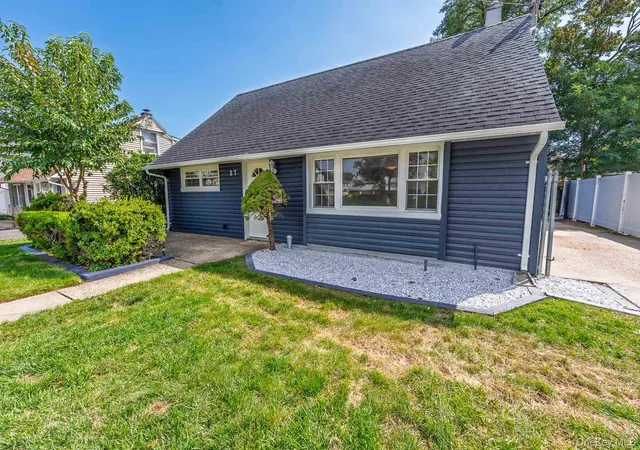 Photo 2 of Single family home for sale at 27 Park Ln, Hempstead, NY 11714 | MLS# 1051290 | Listing updated on 2026-10-07