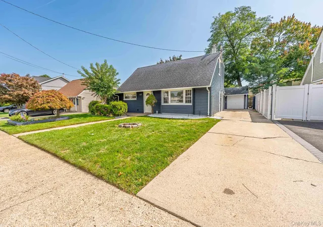 Photo 3 of Single family home for sale at 27 Park Ln, Hempstead, NY 11714 | MLS# 1051290 | Listing updated on 2026-09-18