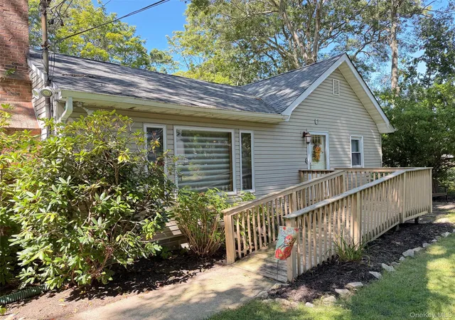 Photo 2 of Single family home for sale at 304 Dare Rd, Brookhaven, NY 11784 | MLS# 1051296 | Listing updated on 2026-09-21