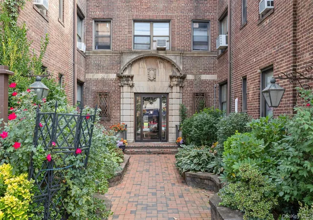 Photo 2 of Condo for sale at 7 Bond St #3G, North Hempstead, NY 11021 | MLS# 1051314 | Listing updated on 2026-09-23