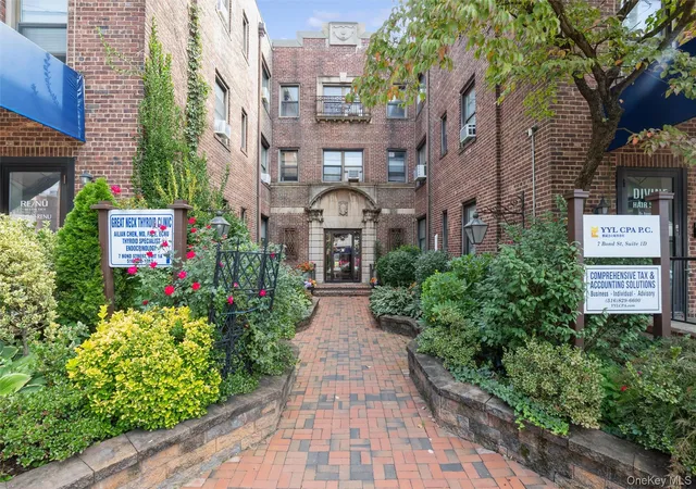 Photo 3 of Condo for sale at 7 Bond St #3G, North Hempstead, NY 11021 | MLS# 1051314 | Listing updated on 2026-09-23