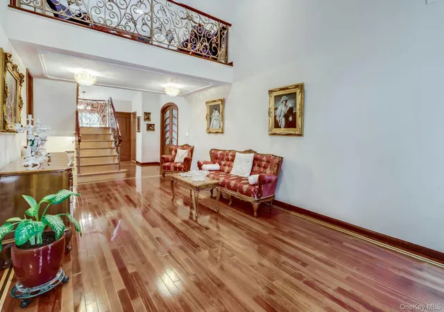Listing Photo 5 - Condo for sale in building located at 60 Chestnut Ln, Oyster Bay, NY 11797