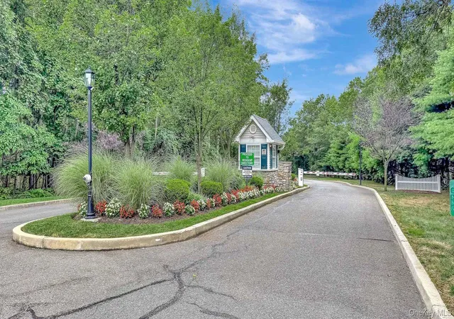 Photo 3 of Condo for sale at 31 Willow Wood Dr, Brookhaven, NY 11733 | MLS# 1051337 | Listing updated on 2026-09-20