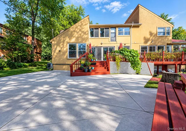 Photo 4 of Single family home for sale at 150 Mimosa Dr, North Hempstead, NY 11576 | MLS# 1051338 | Listing updated on 2026-09-16