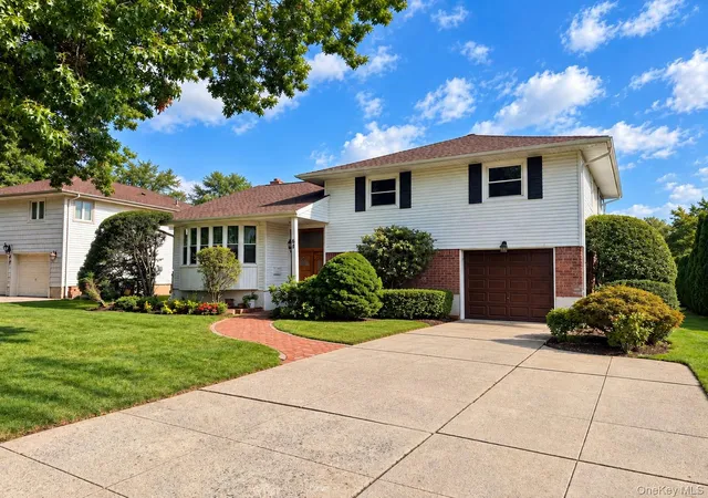 Photo 1 of Single family home for sale at 84 Robby Ln, North Hempstead, NY 11040 | MLS# 1051360 | Listing updated on 2026-09-17