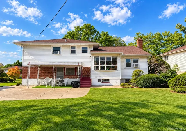 Photo 3 of Single family home for sale at 84 Robby Ln, North Hempstead, NY 11040 | MLS# 1051360 | Listing updated on 2026-09-17