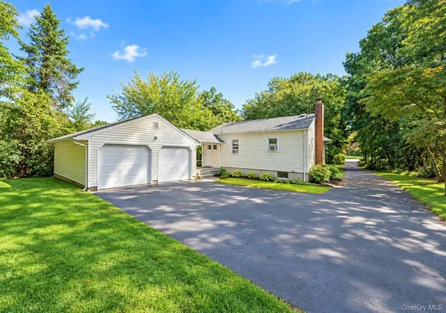 Photo 4 of Single family home for sale at 90 Daly Rd, Huntington, NY 11731 | MLS# 1051381 | Listing updated on 2026-09-17