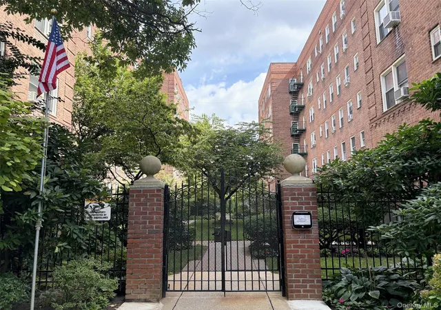 Photo 2 of Sale Pending at 30 Catheral Ave #4A, Hempstead, NY 11550 | MLS# 1051382 | Listing updated on 2026-10-01
