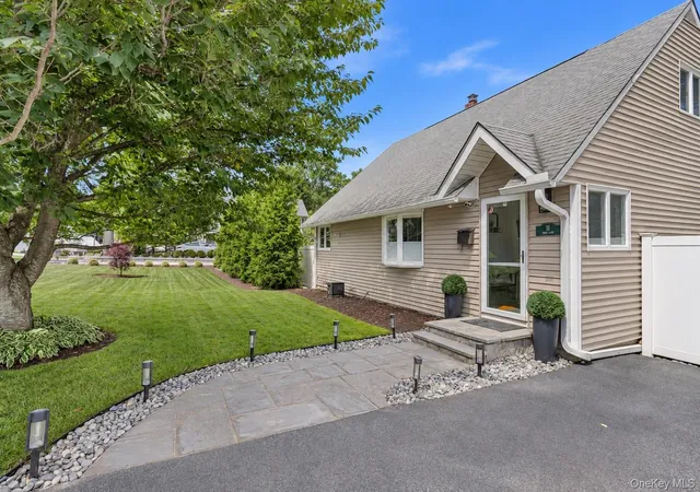 Photo 3 of Single family home for sale at 11 Jean Ln, Greenburgh, NY 10530 | MLS# 1051389 | Listing updated on 2026-09-18