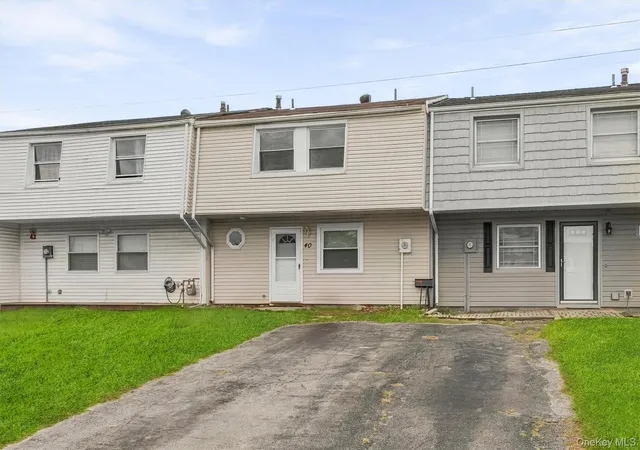Photo 2 of Single family home for sale at 40 Silo Ln, Wallkill, NY 10940 | MLS# 1051393 | Listing updated on 2026-09-19
