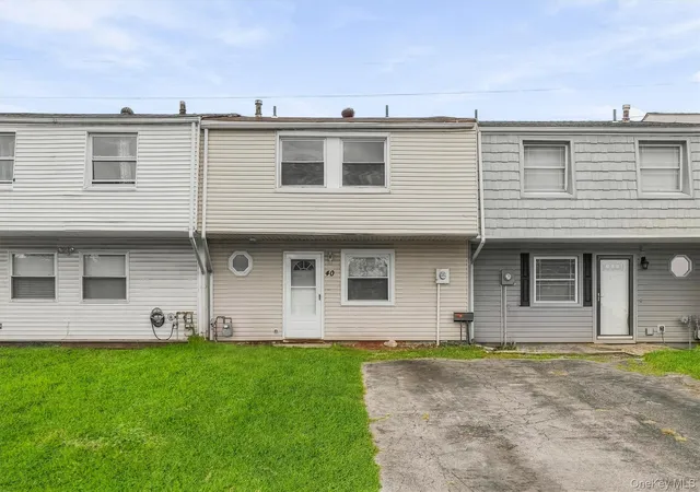 Photo 3 of Single family home for sale at 40 Silo Ln, Wallkill, NY 10940 | MLS# 1051393 | Listing updated on 2026-09-19