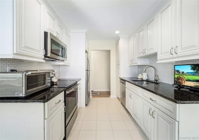 Photo 4 of Condo for sale at 461 Sierra Vista Ln, Clarkstown, NY 10989 | MLS# 1051411 | Listing updated on 2026-09-19