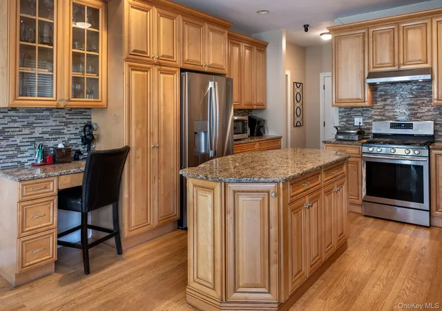 Photo 3 of Single family home for sale at 2 Heritage Pl, Orangetown, NY 10983 | MLS# 1051416 | Listing updated on 2026-09-17