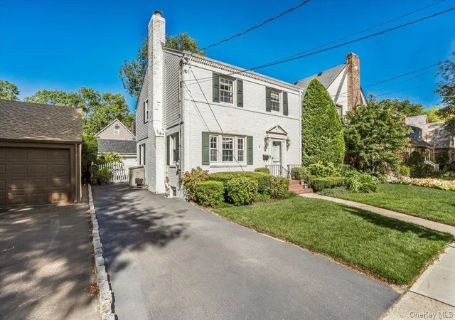 Photo 2 of Single family home for sale at 5 Ash St, Hempstead, NY 11001 | MLS# 1051422 | Listing updated on 2026-10-28
